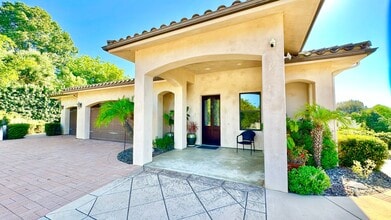 Building Photo - Amazing Location & Beautiful Country Livin...