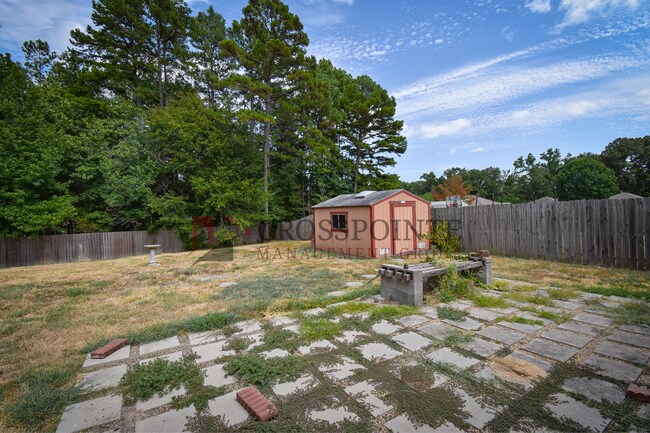 Building Photo - Available Now! Stunning 4 Bed 2 Bath Home in Flint, Tx! Whitehouse ISD!
