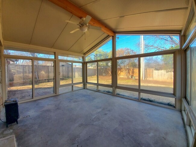 Building Photo - 3 bedroom 2 bath home in Shawnee