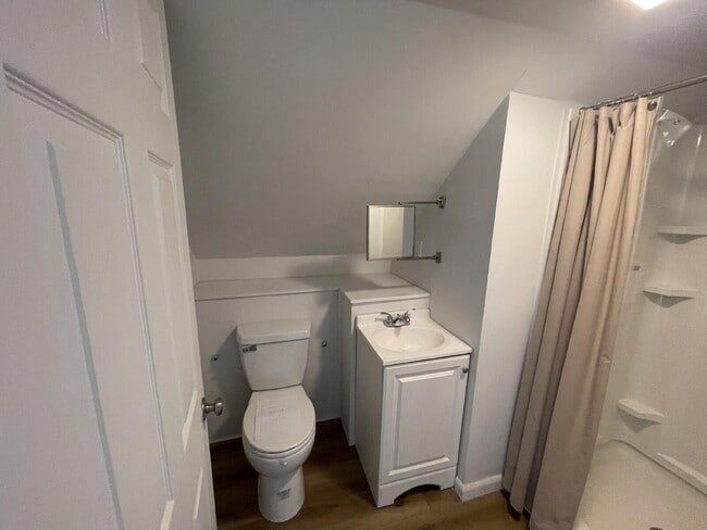 Building Photo - "Charming 3-Bed Home with Finished Basemen...