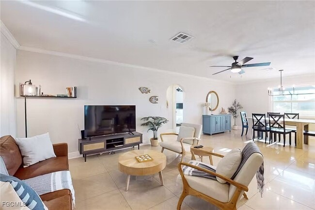 Building Photo - 3009 SW 5th Ave