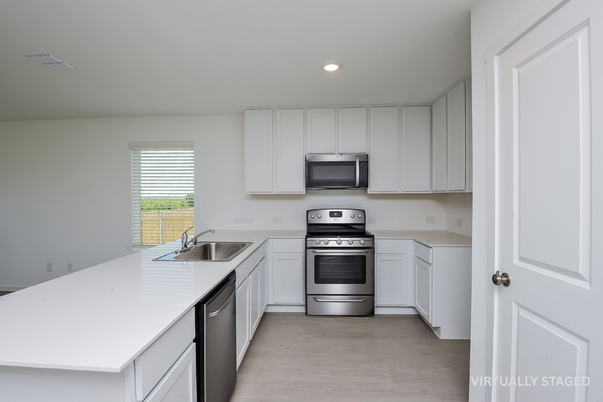 Building Photo - 2760 Mistwood Dr