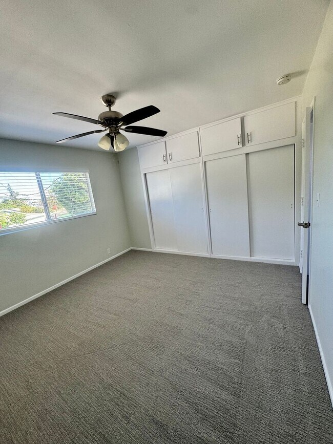 Building Photo - SPACIOUS 1 BEDROOM 1 BATH >> NOW AVAILABLE!