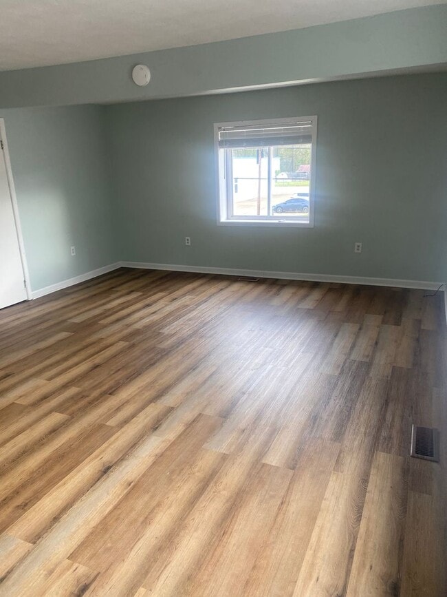 Building Photo - 933 Roosevelt Blvd