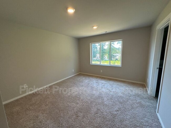 Building Photo - 6461 Hornet Cir NE