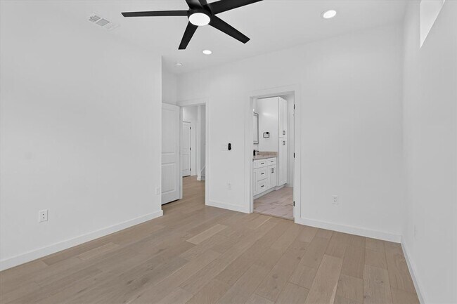 Building Photo - 5305 Ledesma Rd