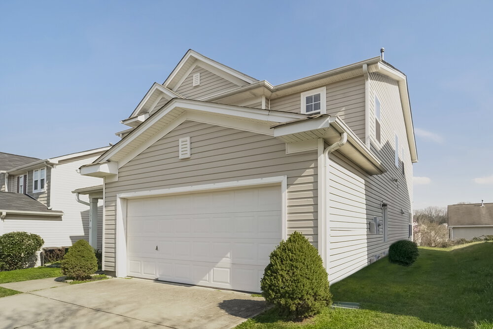 Building Photo - 13636 Coram Pl