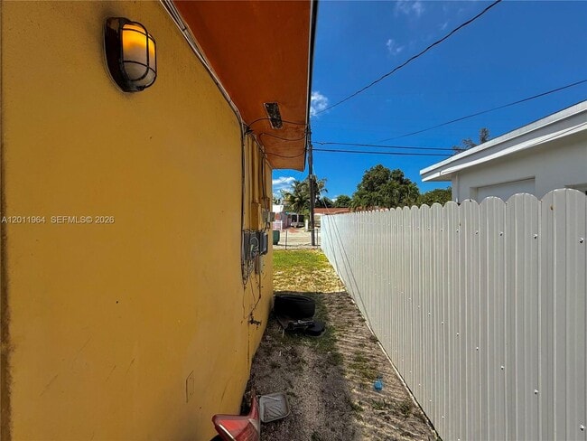 Building Photo - 950 NW 109th St