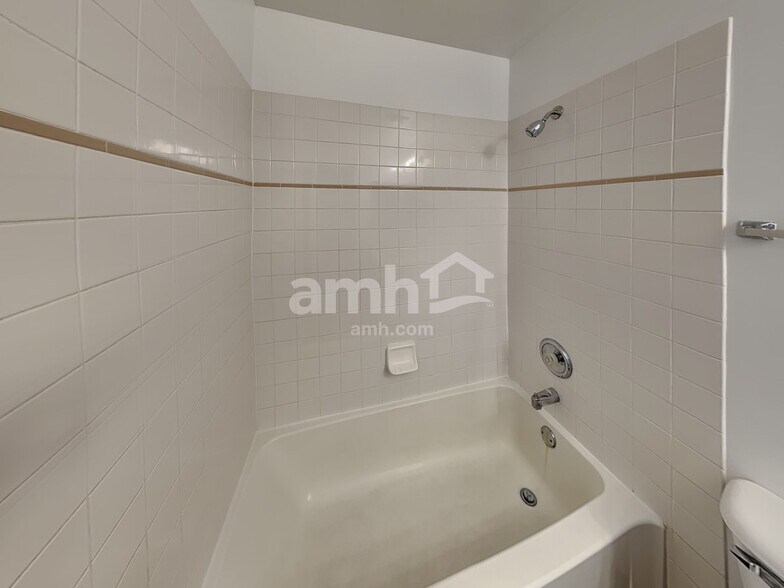 Building Photo - 2402 Wild Cherry Ct