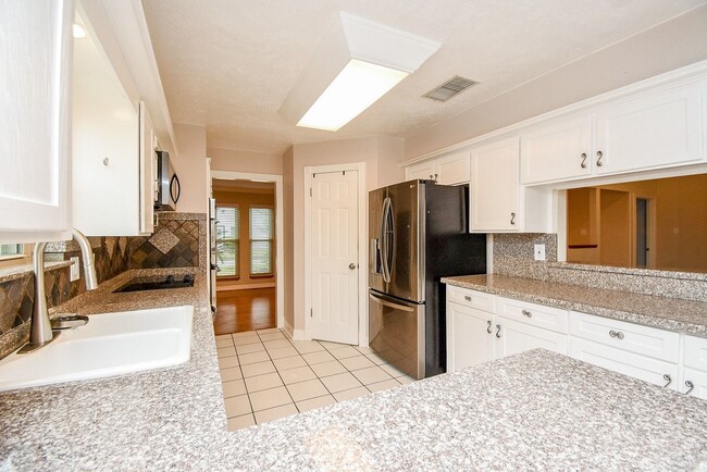 Building Photo - 21106 Park Mt Dr