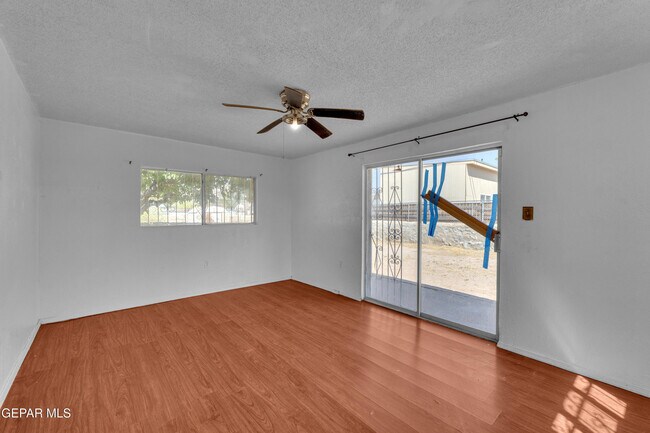 Building Photo - 4945 Sierra Madre Dr