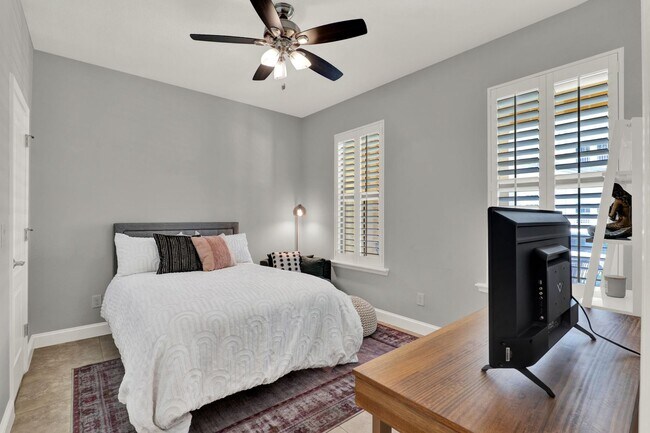Building Photo - Stunning 3/3.5 Baldwin Park Townhome with ...