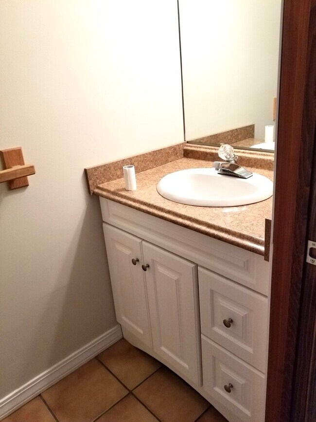 Building Photo - 60 Old Town Rd #112