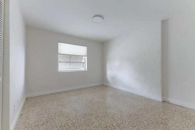 Building Photo - 3414 Poinsettia Ave