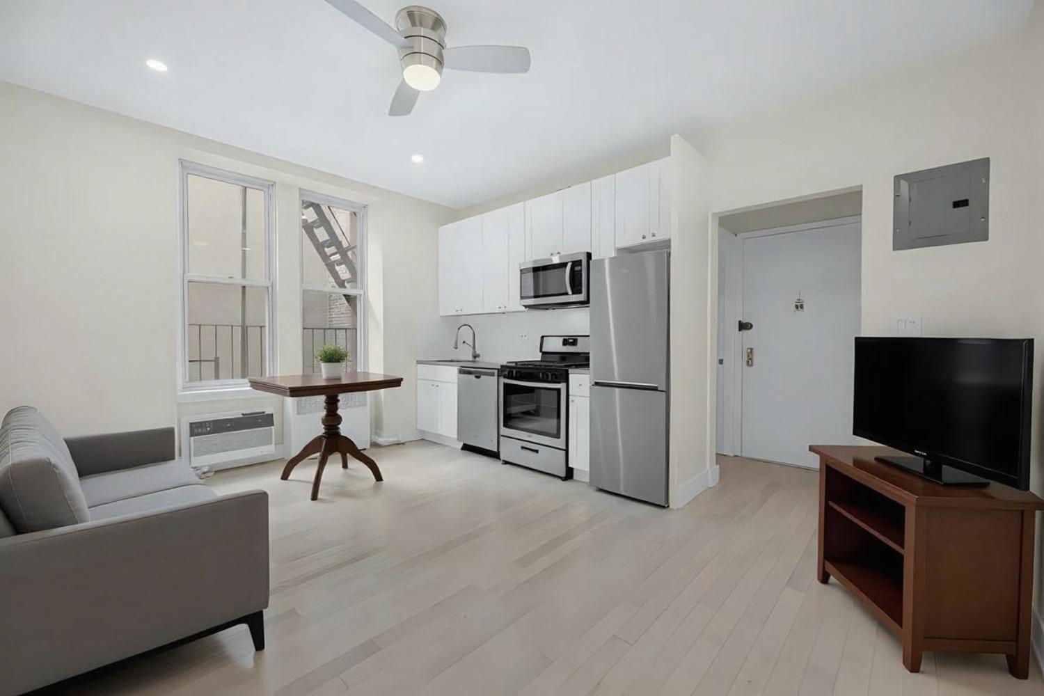 Building Photo - 11 Schermerhorn St