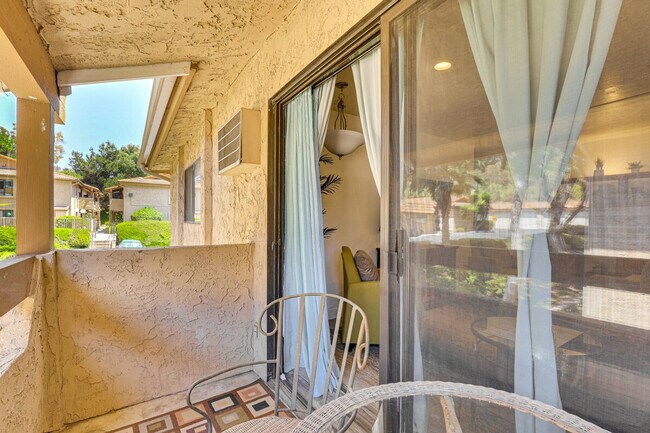 Building Photo - 265 Loma Alta Dr