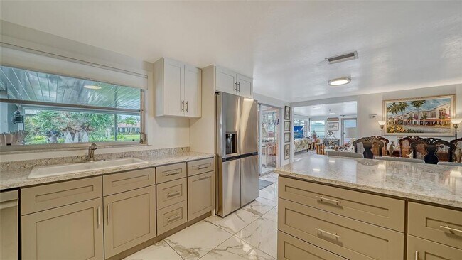 Building Photo - 641 Coral Dr