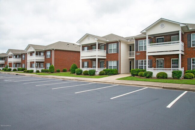 Building Photo - 2833 Holly Glen Dr