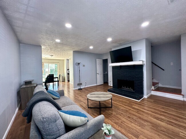 Building Photo - 805 Joseph Club Dr SW
