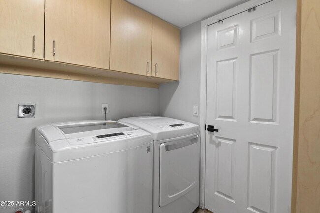 Building Photo - 5302 E Kelton Ln