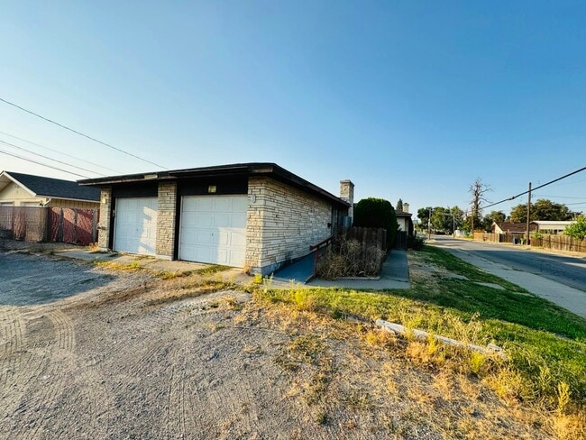Building Photo - 5125 N Lidgerwood St