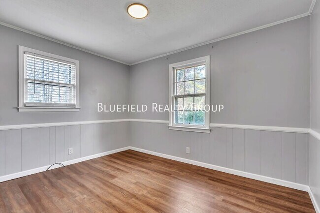 Building Photo - 107 River Rd Cir-