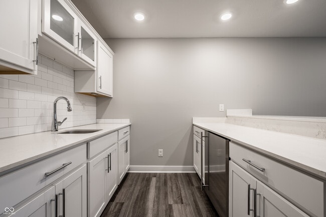 Building Photo - 305 Fairfax Way