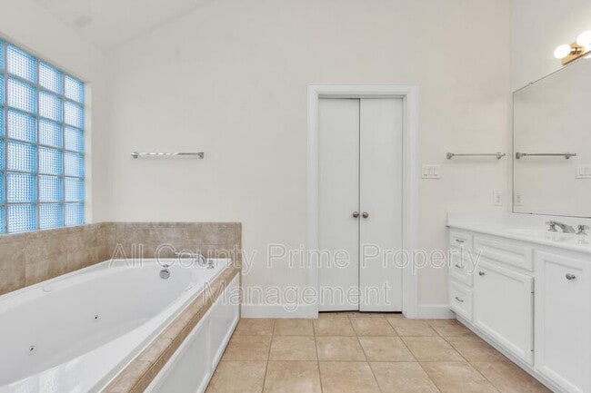 Building Photo - 3627 Main Plaza Dr