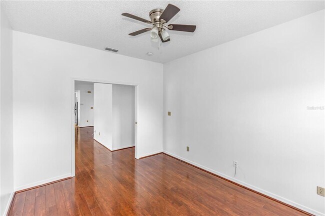 Building Photo - 5831 Plumtree Ct