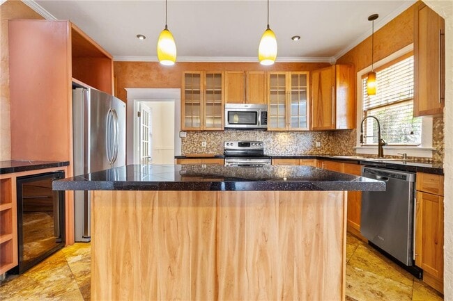 Building Photo - 113 W Powhatan Ave