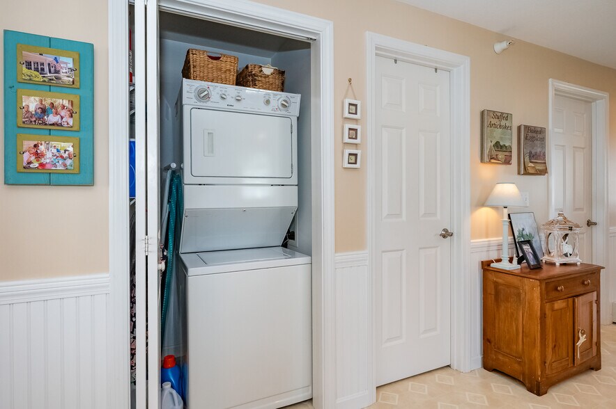 Washer and Dryer in Unit - 790 York St