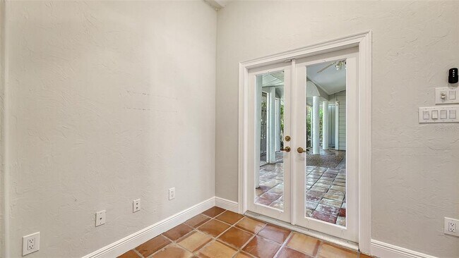 Building Photo - 4935 Riverwood Ave
