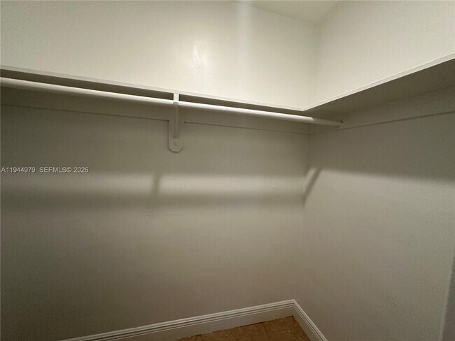 Building Photo - 2900 NE 17th Ave