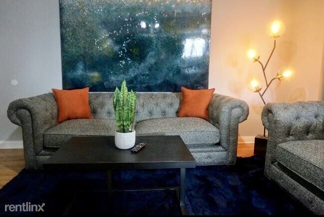 Building Photo - 8136 S Kedzie Ave