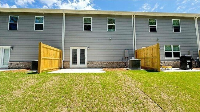 Building Photo - 3190 Greyton Dr