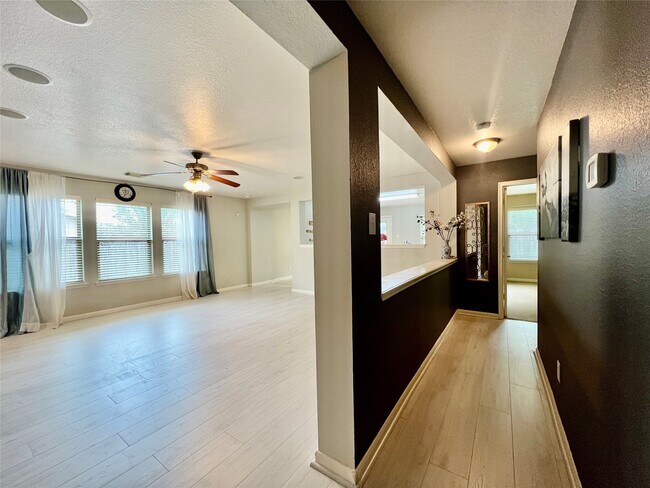 Building Photo - 16750 Bending Creek Ln