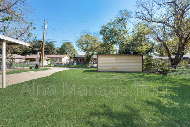 Building Photo - 1228 Greenway Dr