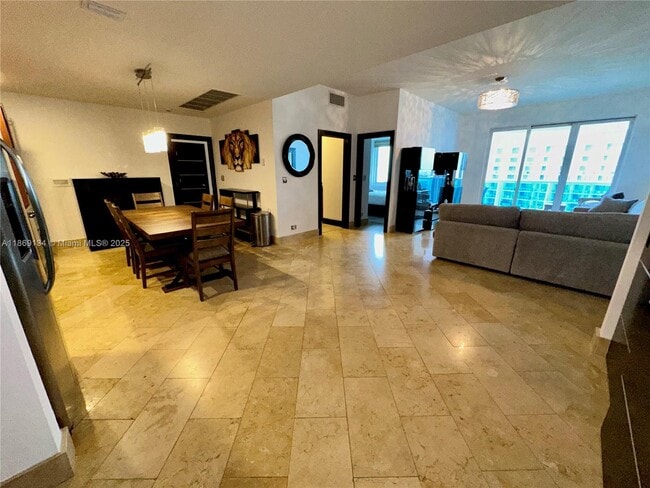 Building Photo - 2301 Collins Ave