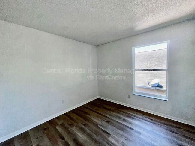 Building Photo - 3032 Bloomsbury Dr