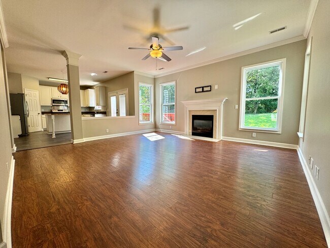 Building Photo - 3 Bed, 2 Offices, 2.5 Bath w/ 2 Car Garage in McKays Mill