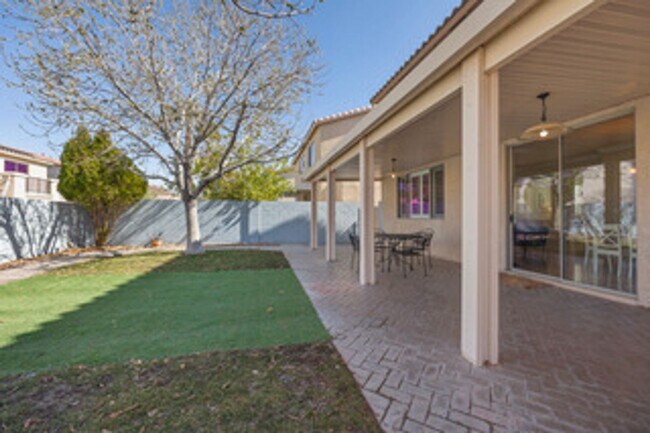 Building Photo - SE!! Pebble and Pollock!! Crystal Springs!...
