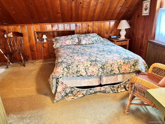 Building Photo - 454 Roy St