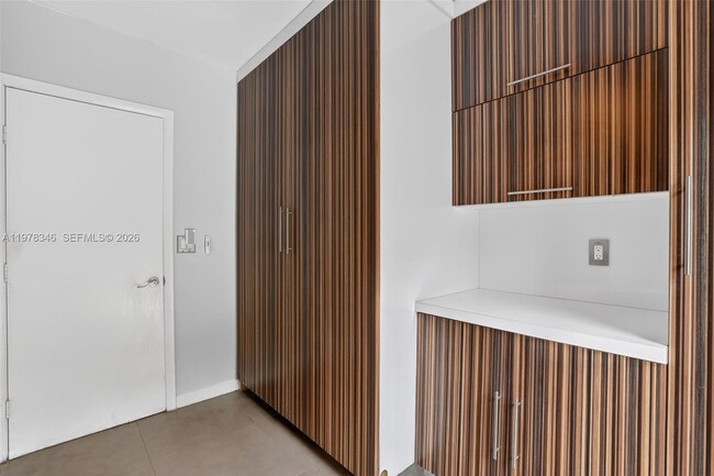 Building Photo - 425 NE 114th St