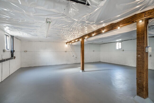 Building Photo - 5324 N Maryland Ave