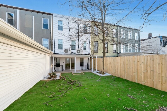 Building Photo - 171 Van Horne St