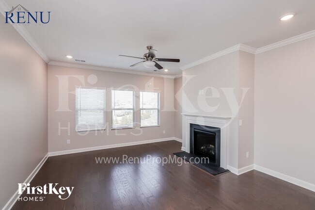 Building Photo - 3207 Elmwood Dr