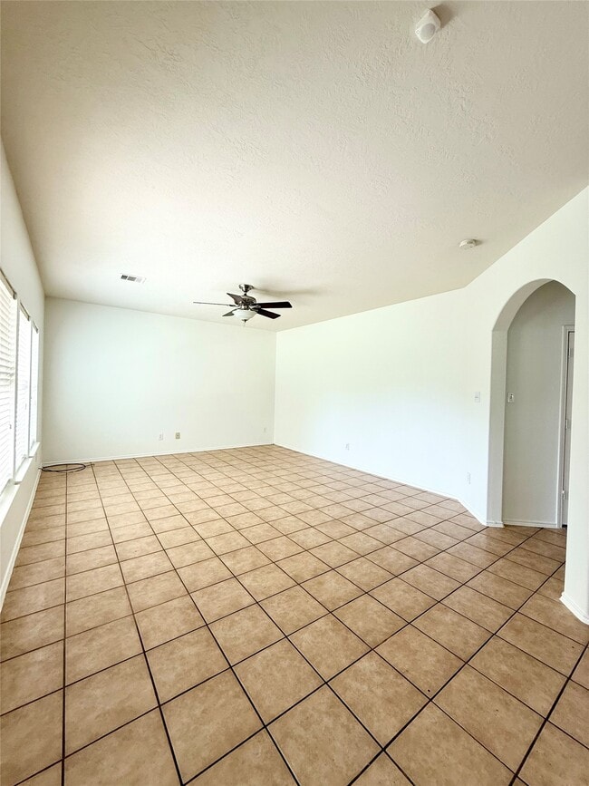 Building Photo - 24623 Colonial Maple Dr