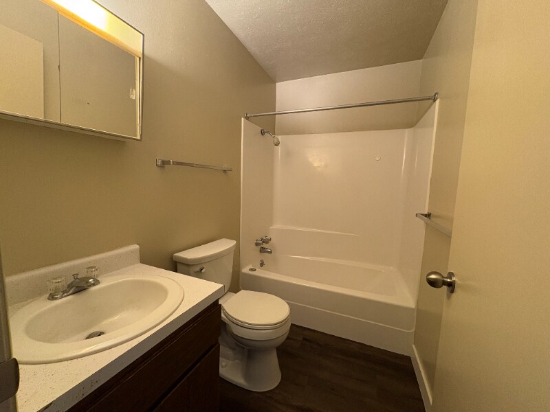 Building Photo - 1128 Amherst Dr