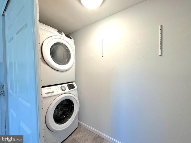 Building Photo - 9528 Hagel Cir