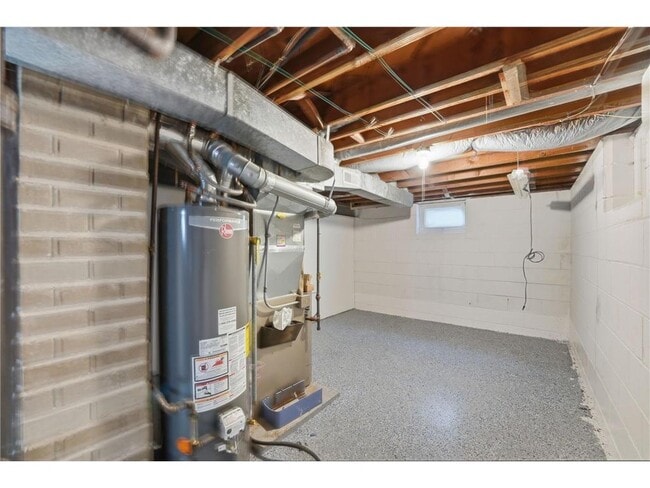 Building Photo - 1697 Rose Pl W
